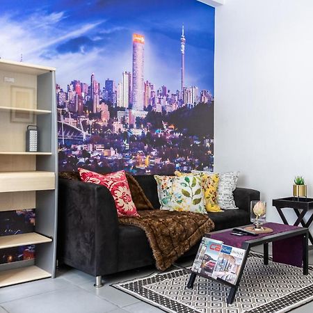 Stunning Maboneng Precinct Studio Apartment At 12 Decades Building 约翰内斯堡 外观 照片