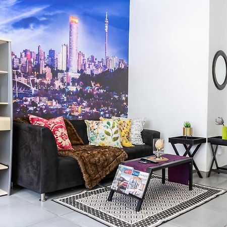 Stunning Maboneng Precinct Studio Apartment At 12 Decades Building 约翰内斯堡 外观 照片