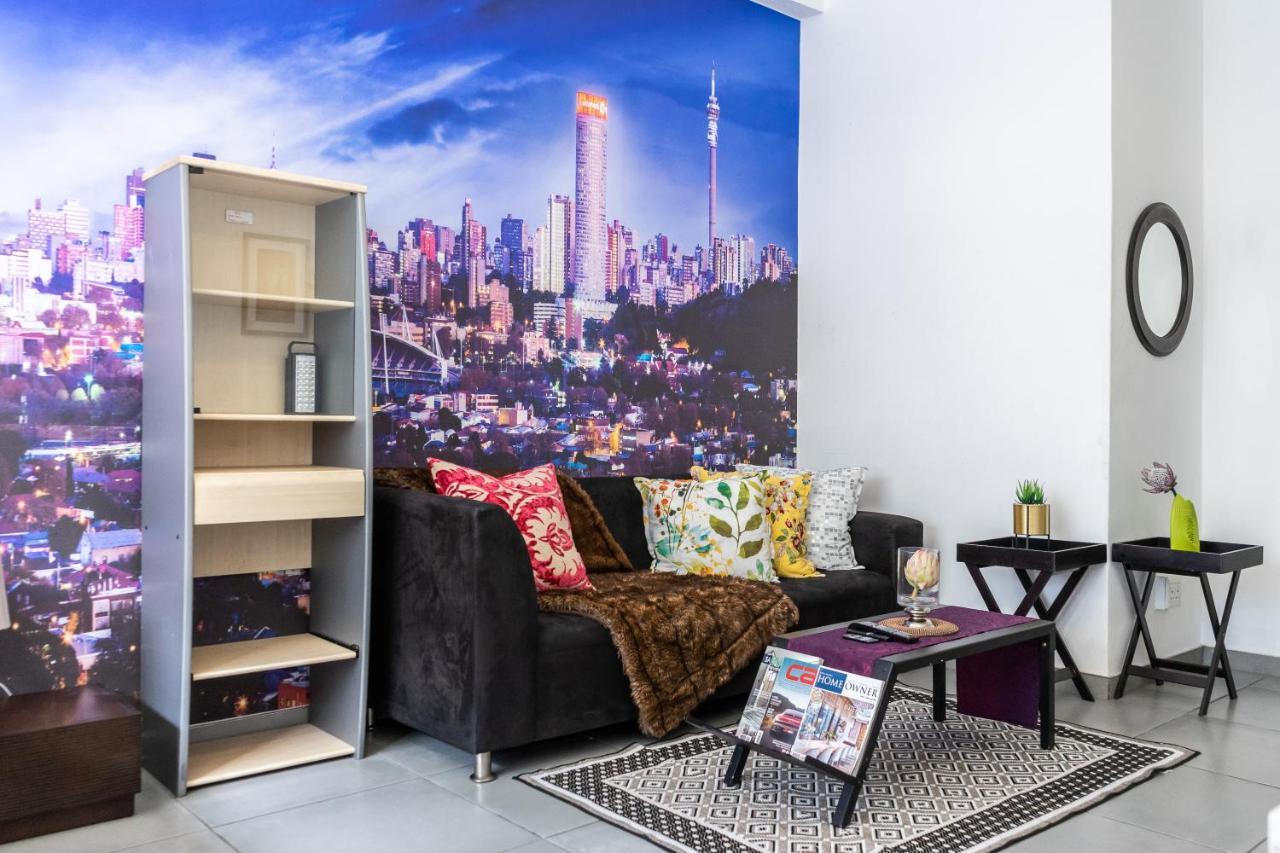 Stunning Maboneng Precinct Studio Apartment At 12 Decades Building 约翰内斯堡 外观 照片