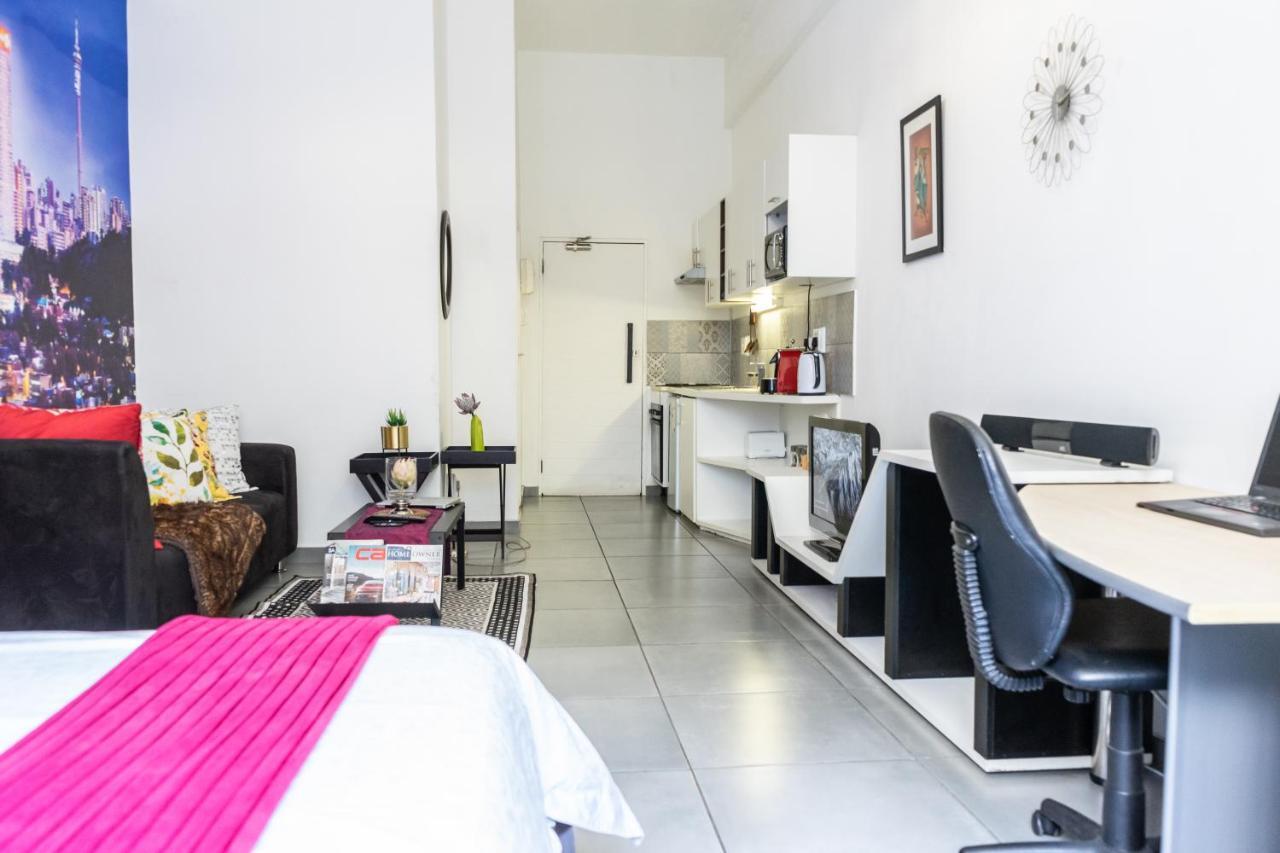 Stunning Maboneng Precinct Studio Apartment At 12 Decades Building 约翰内斯堡 外观 照片