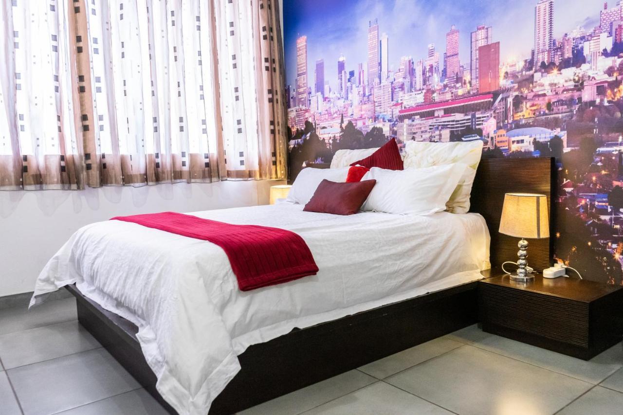 Stunning Maboneng Precinct Studio Apartment At 12 Decades Building 约翰内斯堡 外观 照片