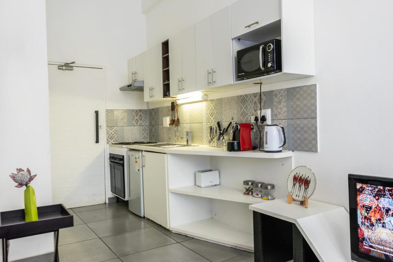 Stunning Maboneng Precinct Studio Apartment At 12 Decades Building 约翰内斯堡 外观 照片